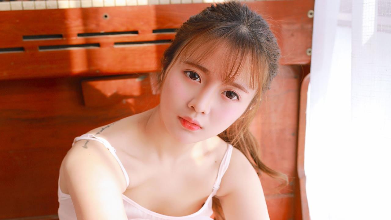 污污视频免费在线网站: 探索背后的故事与创作者