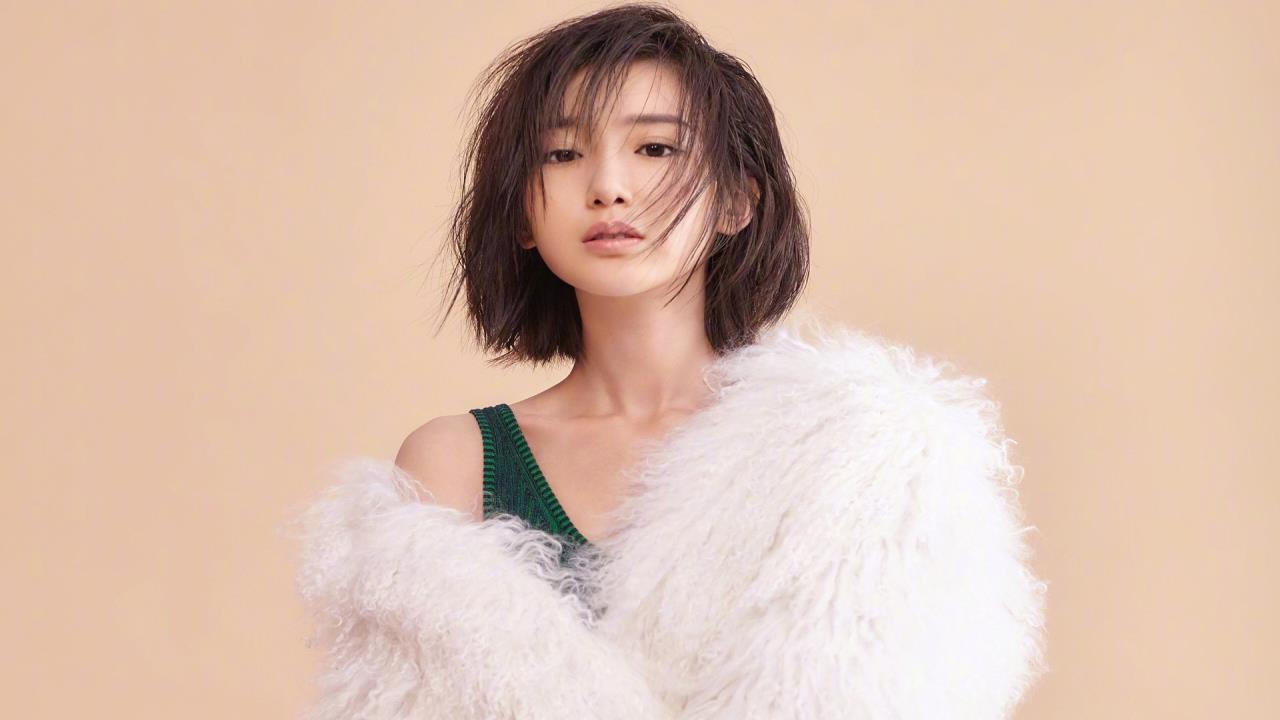 羊妈自己挤羊奶:  农村生活中的羊奶生产方式
