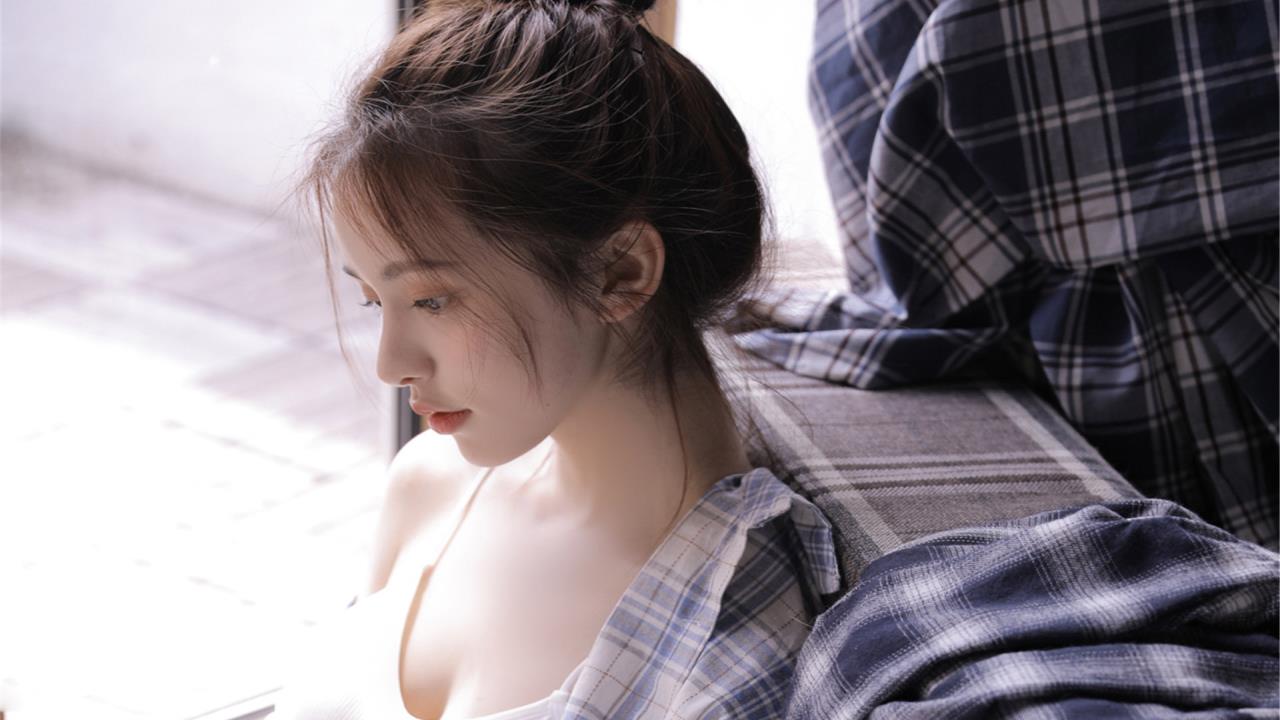 四月天中文字幕综合网:  不同语境下的歌曲演绎，感受不同魅力